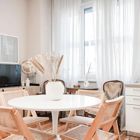 Easylife - Elegant Apartment 3 Mins From Duomo Milan Exterior photo